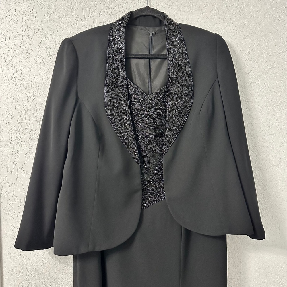 Chic Black Women's Pantsuit with Shimmering Detail - Picture 2 of 11